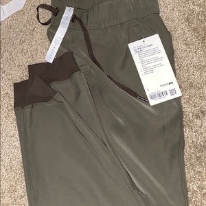 On the fly jogger*woven